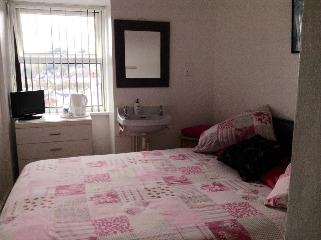 The Pines 3* Torquay